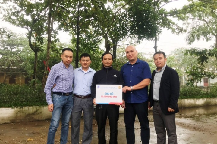 Đoàn công tác PVChem trao quà hỗ trợ miền Trung bị ảnh hưởng bão lũ